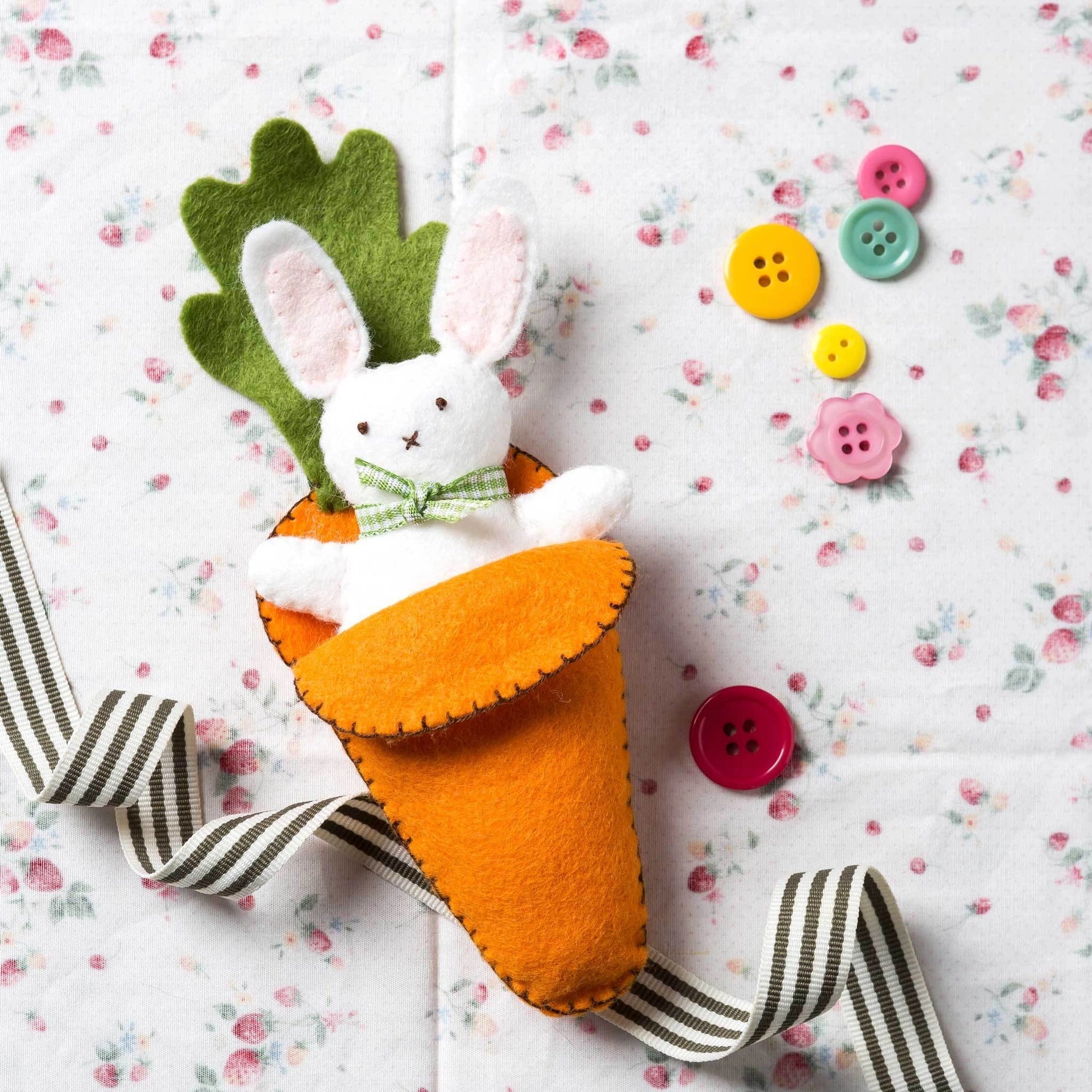 Corinne Lappiere - Bunny in Carrot Felt Craft Mini Kit