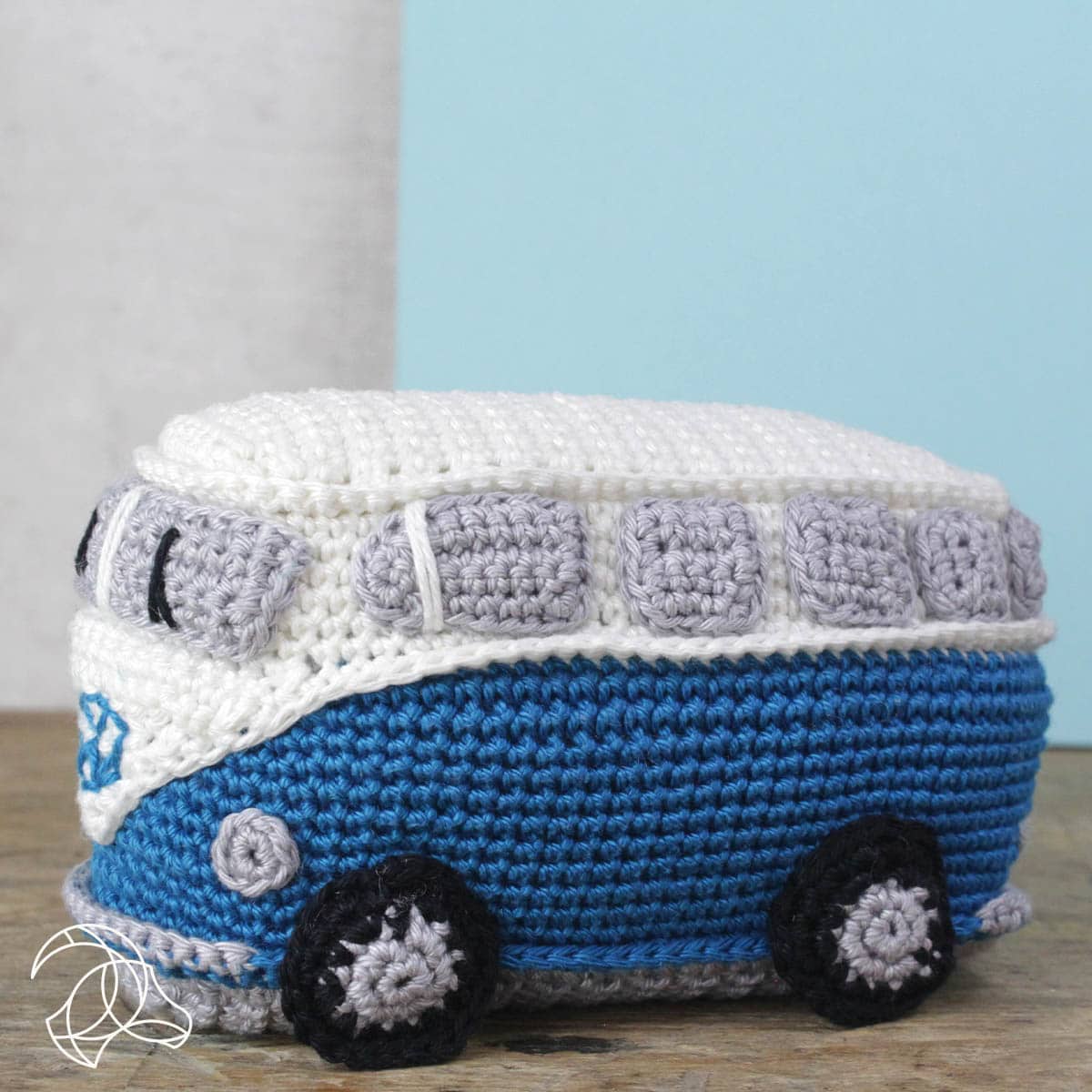 Hardicraft - DIY Crochet Kit - Retro Van Blue