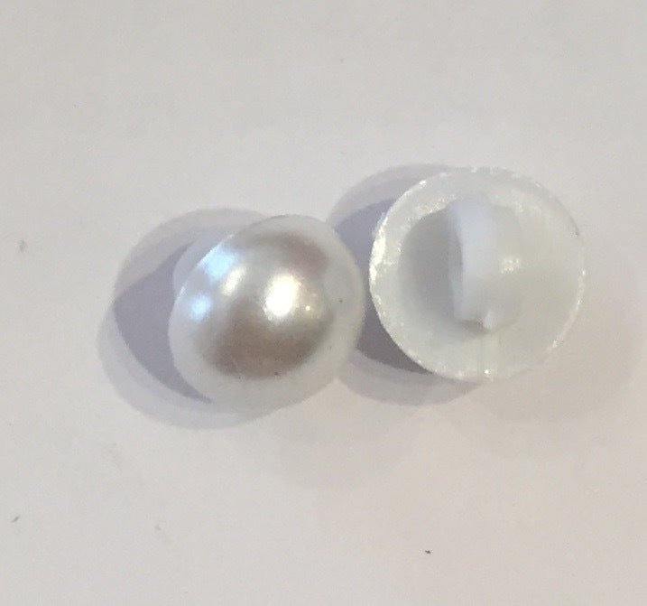 Pearlise shank button 8mm
