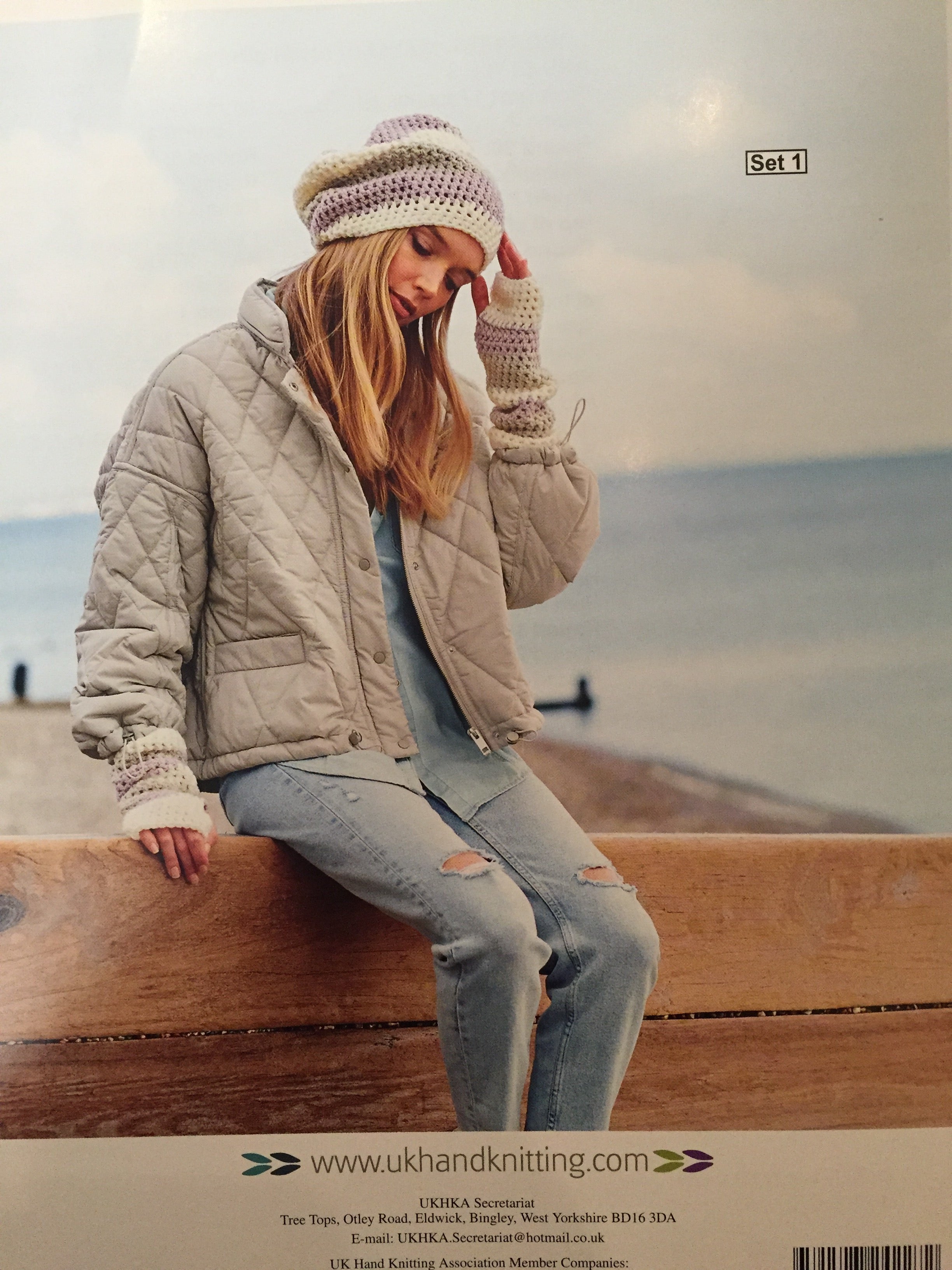 UKHKA Pattern 227 Crochet hats and hand warmers in Chunky