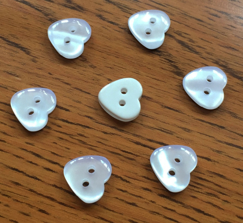White Heart-Shaped Buttons -11.5mm